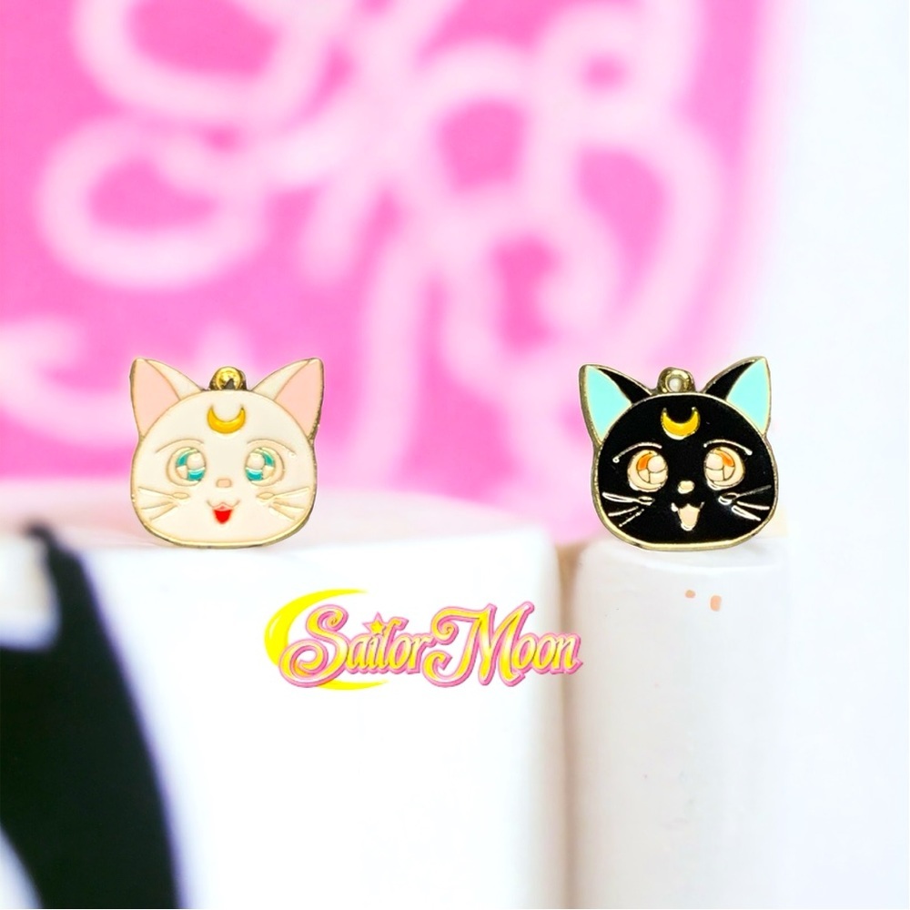 🆕 SAILOR MOON Artemis & Luna charms 1” x 1”